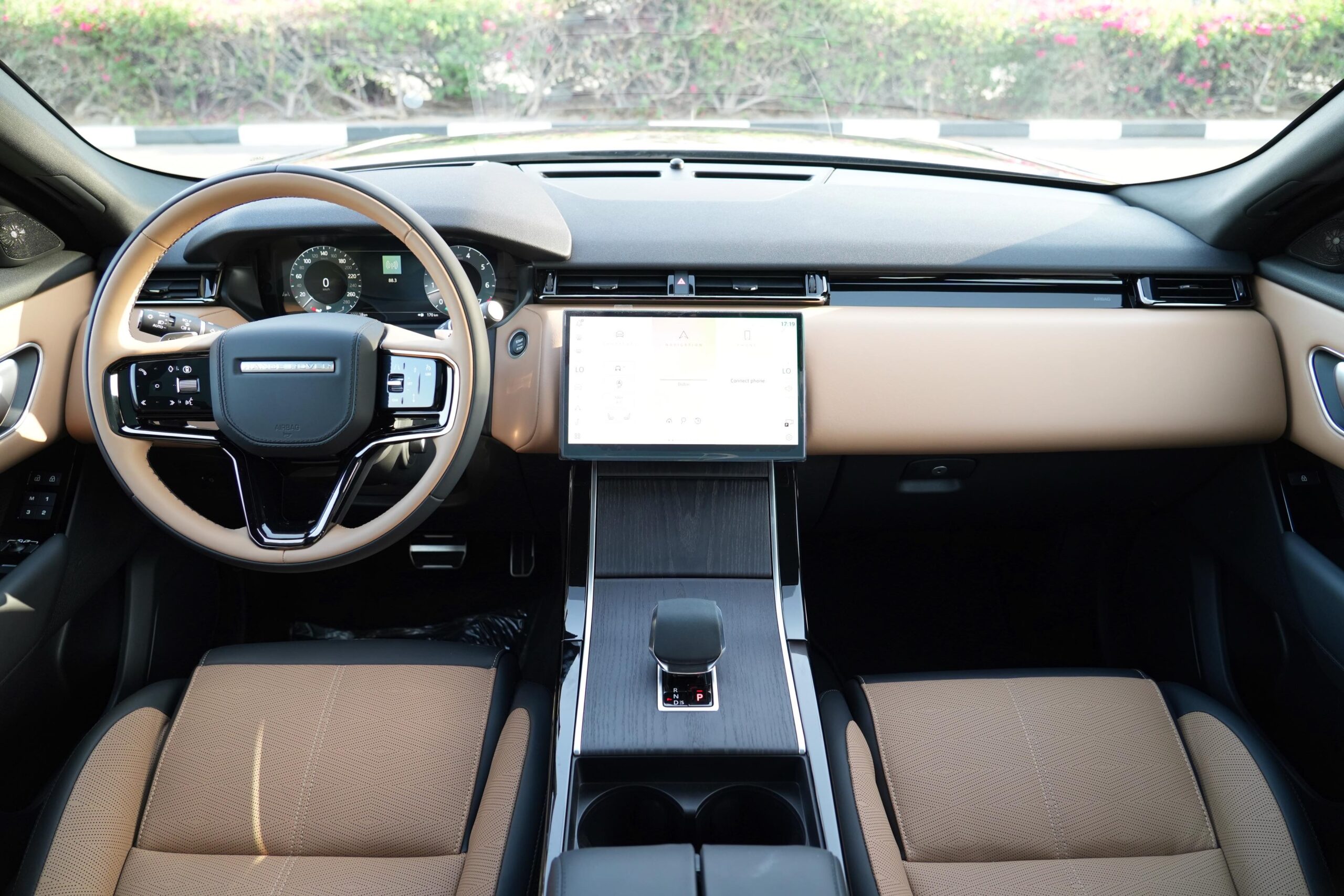 RANGE ROVER VELAR HSE DYNAMIC P – 250