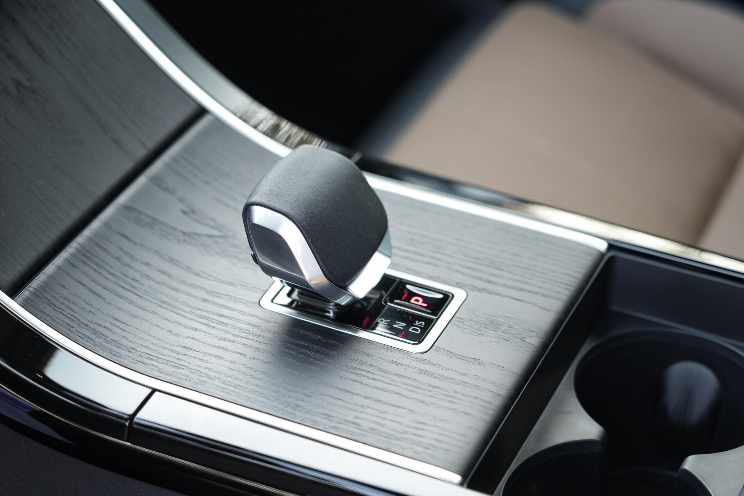 RANGE ROVER VELAR HSE DYNAMIC P – 250