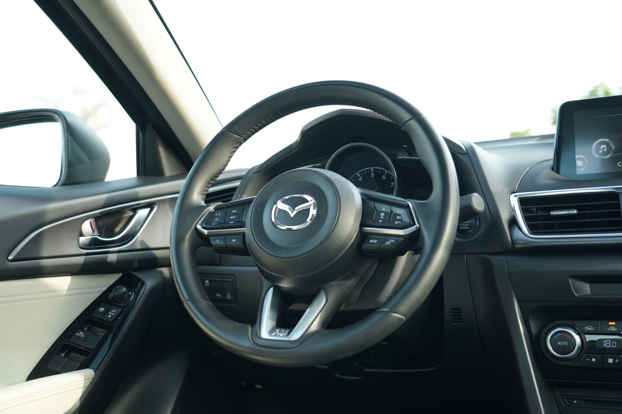 MAZDA 3 2017 LUXURY GCC FULL OPTION