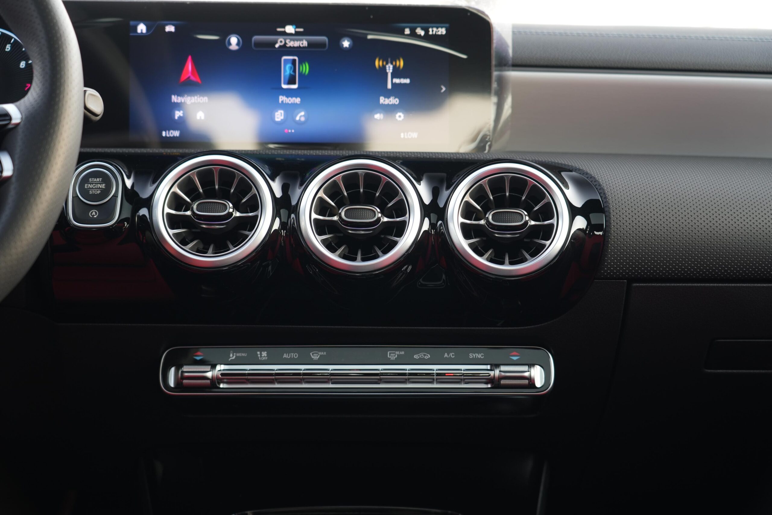 MERCEDES-BENZ CLA250 | GCC | 2025